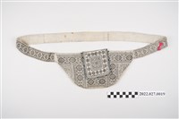 藏品(西拉雅族白底織花檳榔袋)的圖片