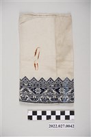 藏品(西拉雅族花葉蝶紋繡布其一)的圖片