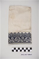 藏品(西拉雅族花葉蝶紋繡布其二)的圖片