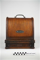 藏品(手搖式小縫紉機)的圖片