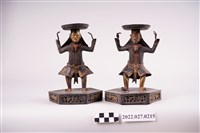 藏品(憨番造型錫製燭臺一對)的圖片