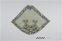 藏品(藍綠底彩繡竹葉紋菱形肚兜)的圖片