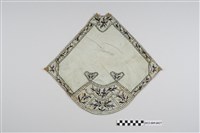 藏品(湖水綠底彩繡蘭花紋菱形肚兜)的圖片