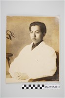 藏品(蘇百齡就讀長崎醫科大學時穿白袍照片)的圖片