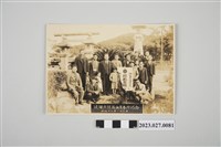 藏品(1938年1月3日溪湖庄協議會員參拜紀念人物群體合照黑白相片)的圖片