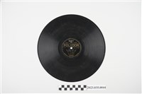 藏品(日語流行歌《お駒戀姿、野崎小唄》蟲膠唱片)的圖片