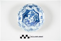 藏品(青花錦地開光花鳥紋盤)的圖片