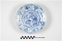 藏品(青花錦地開光草蟲紋盤)的圖片