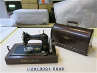 藏品(手搖式大縫紉機)的圖片
