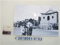 藏品(臺北景福門前合照相片底片組)的圖片