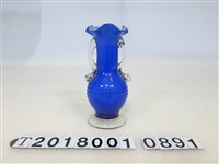 藏品(玻璃深藍色雙柄花瓶)的圖片
