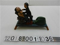 藏品(醫生拔牙造型存錢筒)的圖片