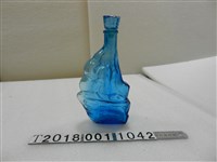 藏品(藍色船型瓶)的圖片