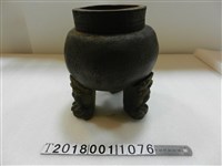 藏品(「一貫傳芳」木雕三腳香爐)的圖片