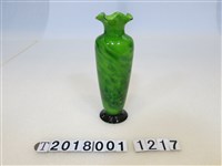 藏品(綠色滾邊玻璃花瓶)的圖片