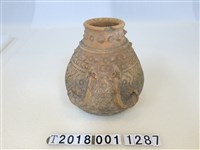 藏品(排灣族百步蛇浮雕陶壺)的圖片