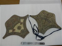 藏品(客家前兜滿繡肚兜)的圖片