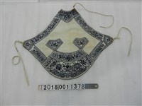 藏品(花草刺繡菱形肚兜)的圖片