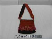 藏品(紅底藍黑紋飾手提包)的圖片