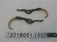 藏品(老鷹雕飾骨頭彎鉤)的圖片