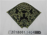 藏品(藍底蟲鳥花草菱形肚兜)的圖片