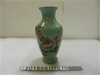 藏品(陶瓷製臺灣秀安菊花紋花瓶)的圖片