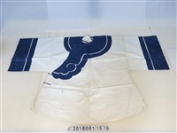 藏品(立領藍色緄邊白色大襟衫)的圖片