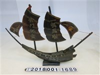 藏品(洪象才賀孔連長榮調一帆風順金門紀念刻字雙桅舢舨船模型)的圖片