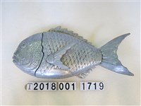 藏品(鋁製魚形裝飾盒)的圖片