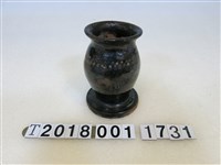 藏品(三角花紋黑色瓶)的圖片