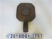 藏品(日本雙國旗圓糕餅握柄模具)的圖片