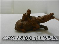 藏品(陶製水牛與孩童造型存錢筒)的圖片