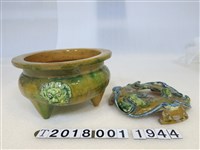 藏品(含底座彩繪雙獅三腳香爐)的圖片