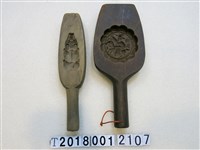 藏品(木製豬印、騎馬人印糕餅模具)的圖片