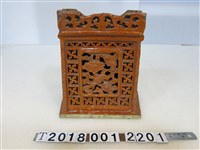 藏品(南投陶製褐色花鳥鏤刻燒香筒)的圖片