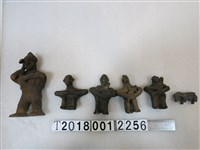 藏品(達悟族泥塑人像玩偶組)的圖片