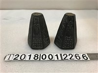 藏品(壽囍刻字花紋飾燭台組)的圖片