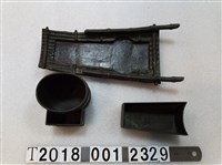 藏品(臺灣協會竹筏造型魚紋飾菸灰缸組)的圖片