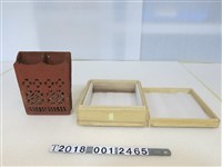 藏品(陶製財子壽兩卍字圖樣筷籠)的圖片