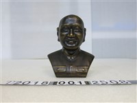 藏品(金屬製蔣公半身中空雕像)的圖片