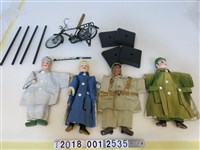 藏品(四尊人偶含底座與其配件)的圖片