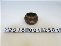 藏品(紅色幾何圖紋漆器小物)的圖片