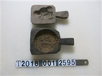 藏品(神像花形木製糕餅工具)的圖片