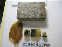 藏品(牛角臺灣造型飾品組)的圖片