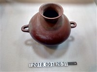 藏品(劉樹枝製雙耳細頸紅陶甕)的圖片
