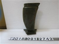 藏品(吹笛牧童騎牛紋飾牛角花瓶)的圖片