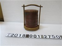 藏品(原住民服飾女子椰子樹圖樣餐盒組)的圖片