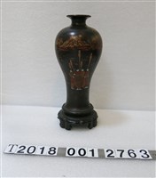 藏品(杵歌紋飾底座黑色花瓶)的圖片