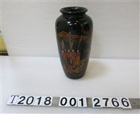 藏品(杵歌紋飾黑色花瓶)的圖片