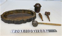 藏品(菊花木托盤與菸斗菸盒)的圖片